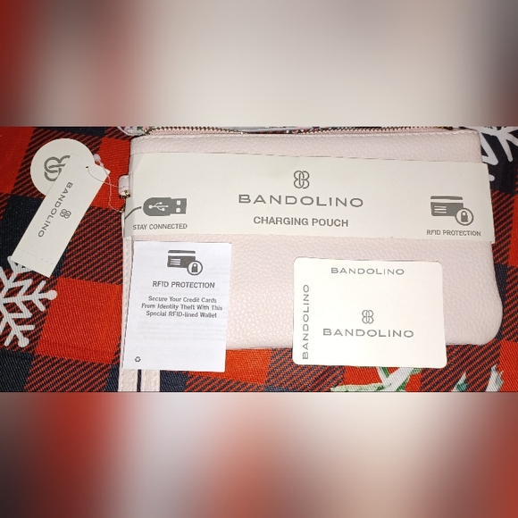 Bandolino Charging Wristlet - light pink only - Picture 1 of 8